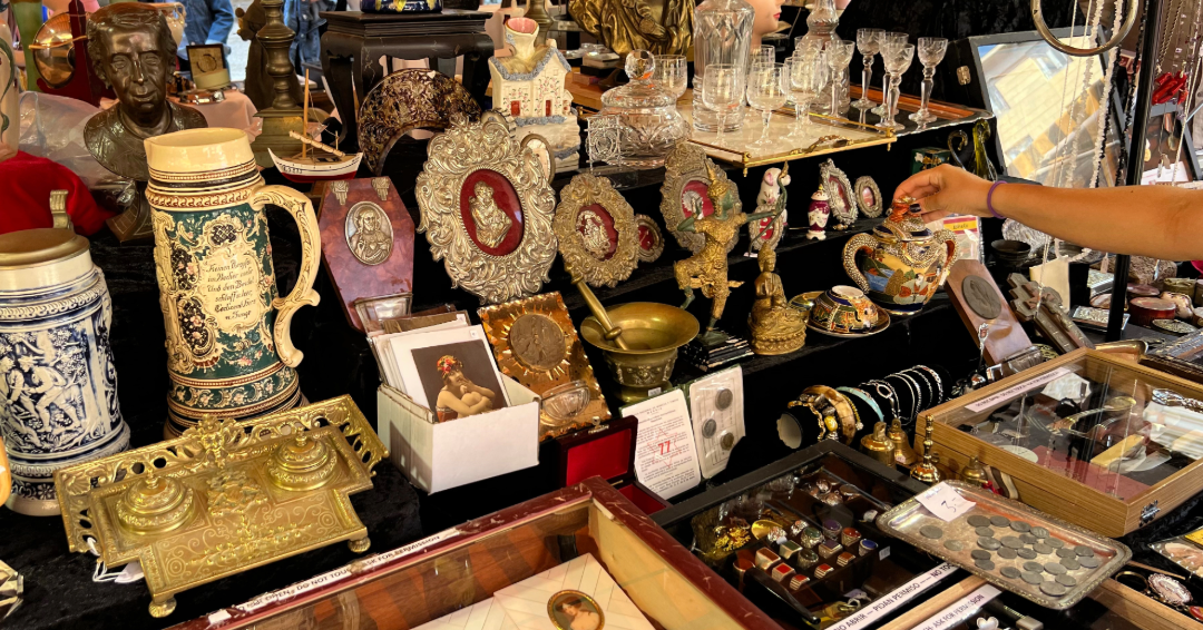 Collectibles Market: Tools and Tips for Smart Buying