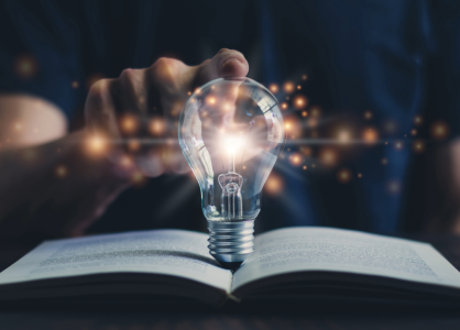 How Knowledge Shapes Better Collectors