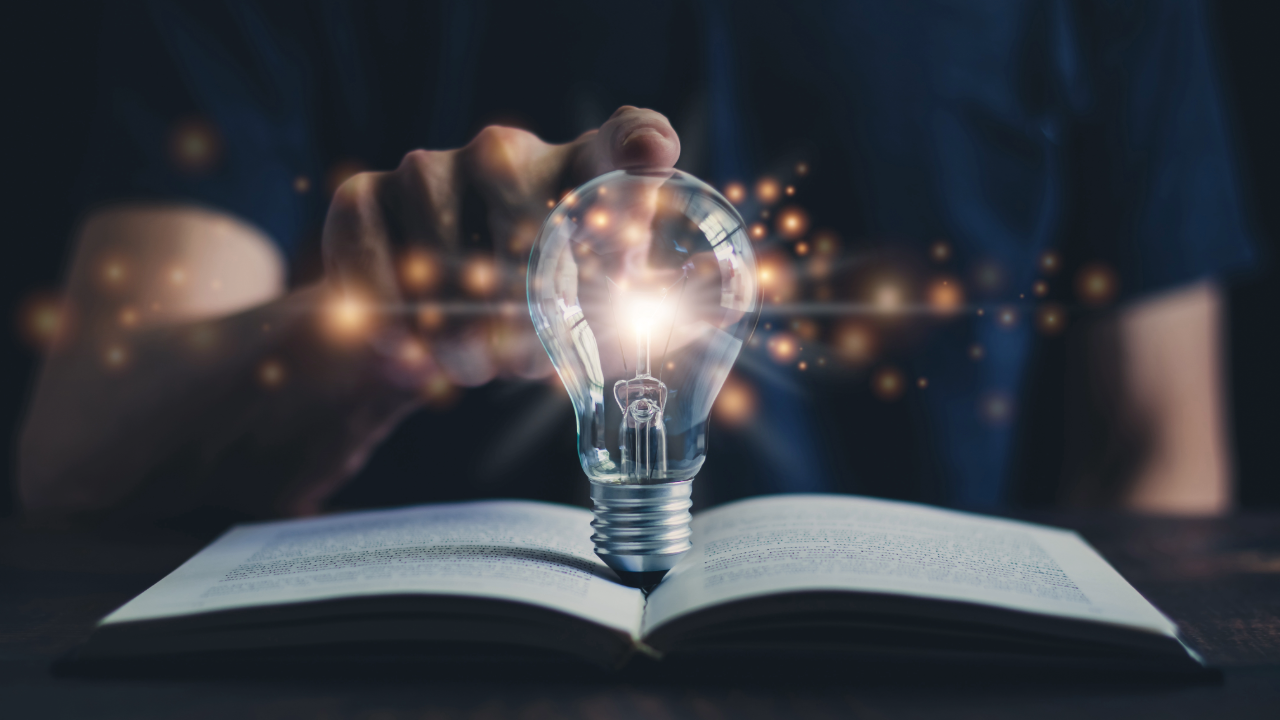 How Knowledge Shapes Better Collectors